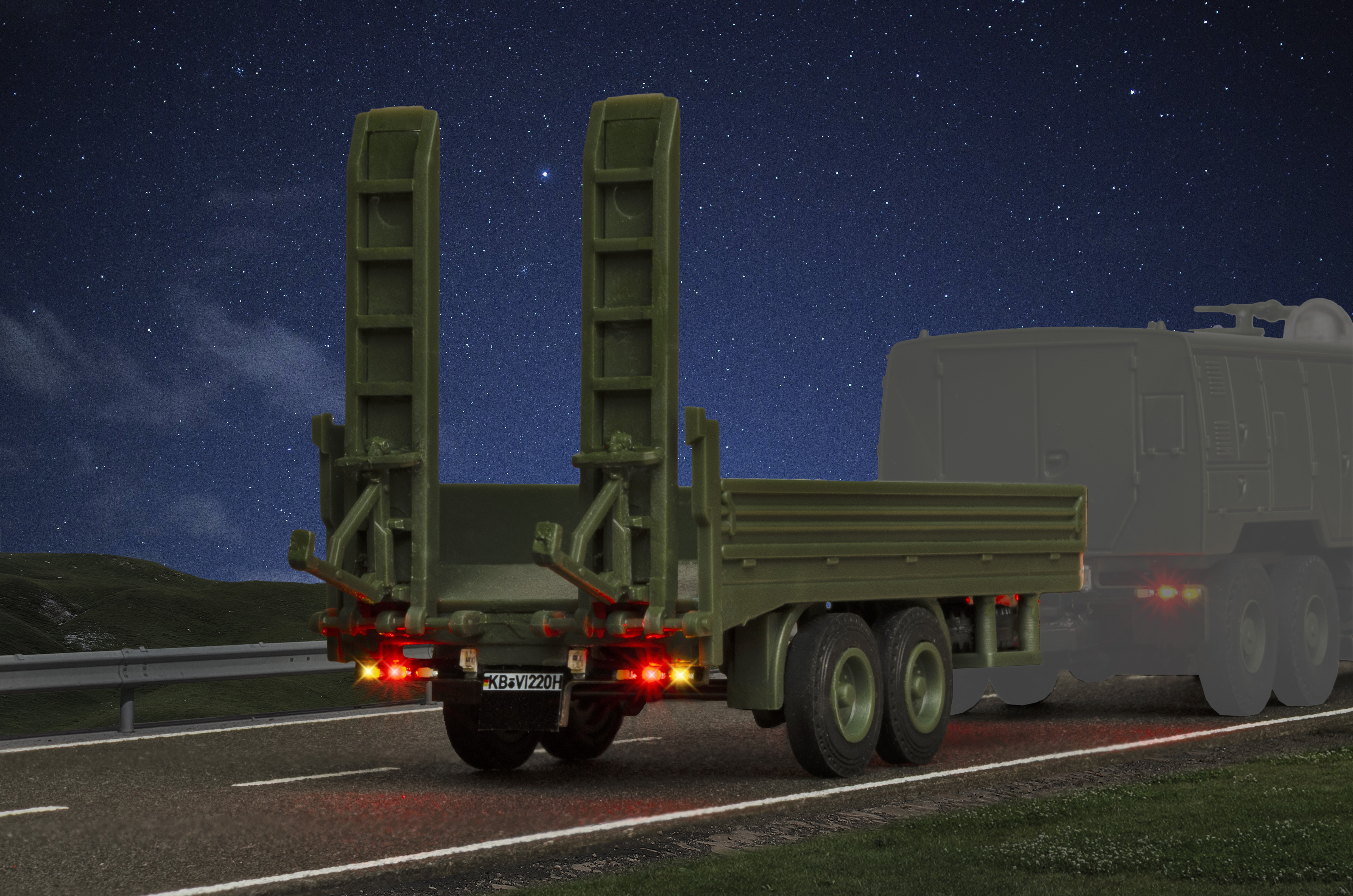 Viessmann 8220 - H0 Tandem Tieflader, Militär