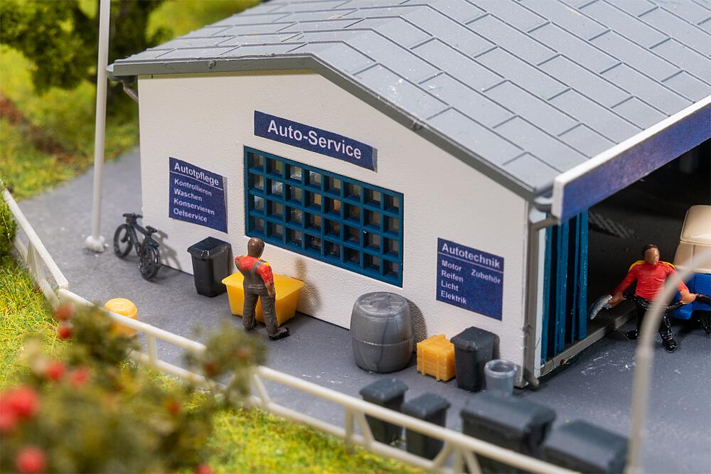 Faller 222270 - Autowerkstatt mit Zubehör