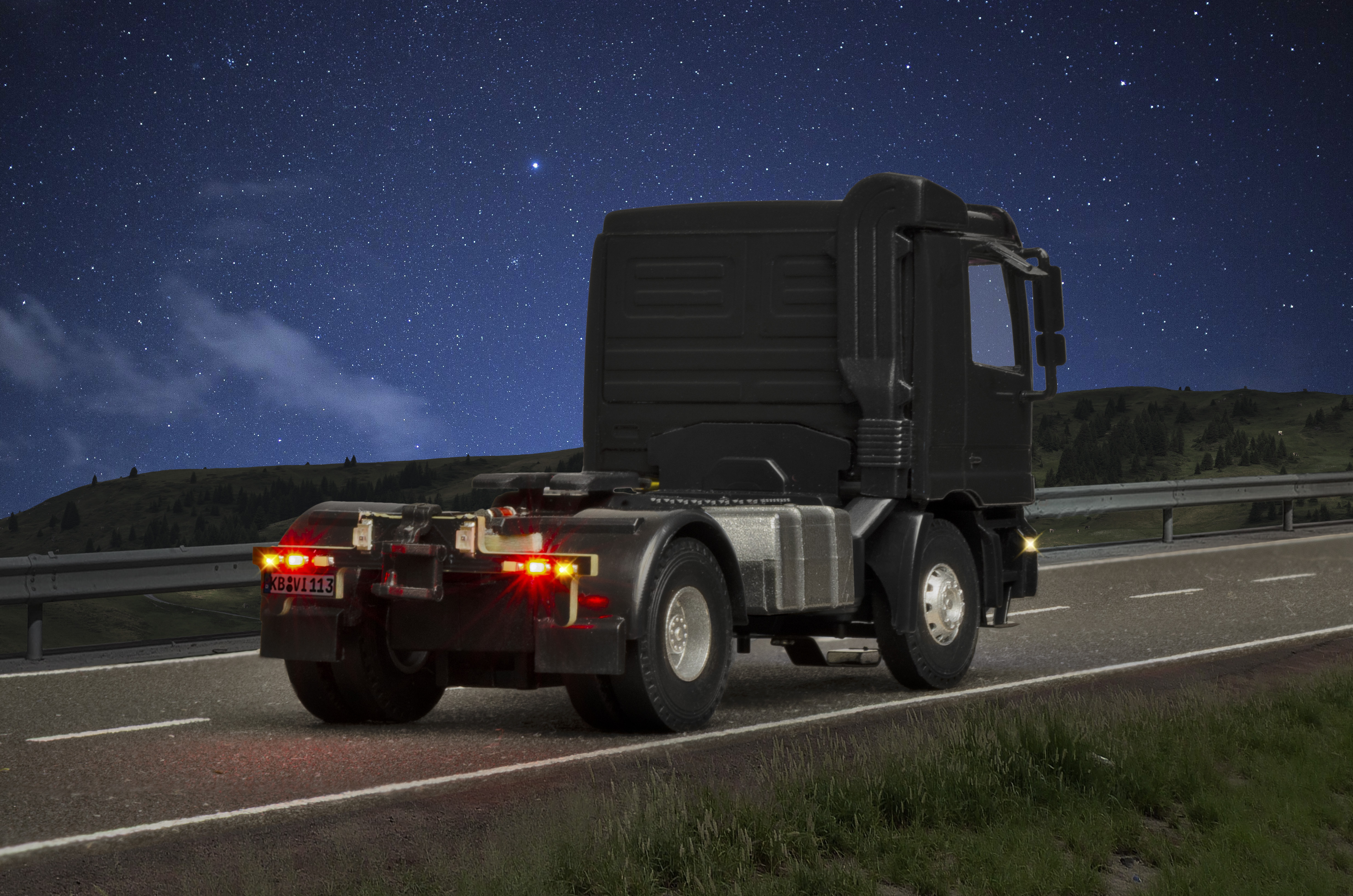 Viessmann 8113 - H0 MB ACTROS 2-achs Sattelsch