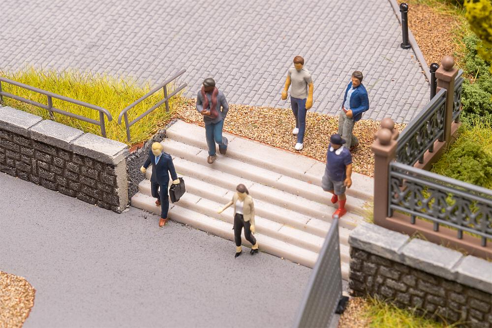 Faller 151727 - Treppenabsteigende Personen