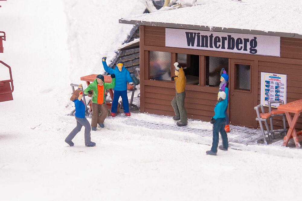 Faller 151732 - Après-Ski-Feiernde