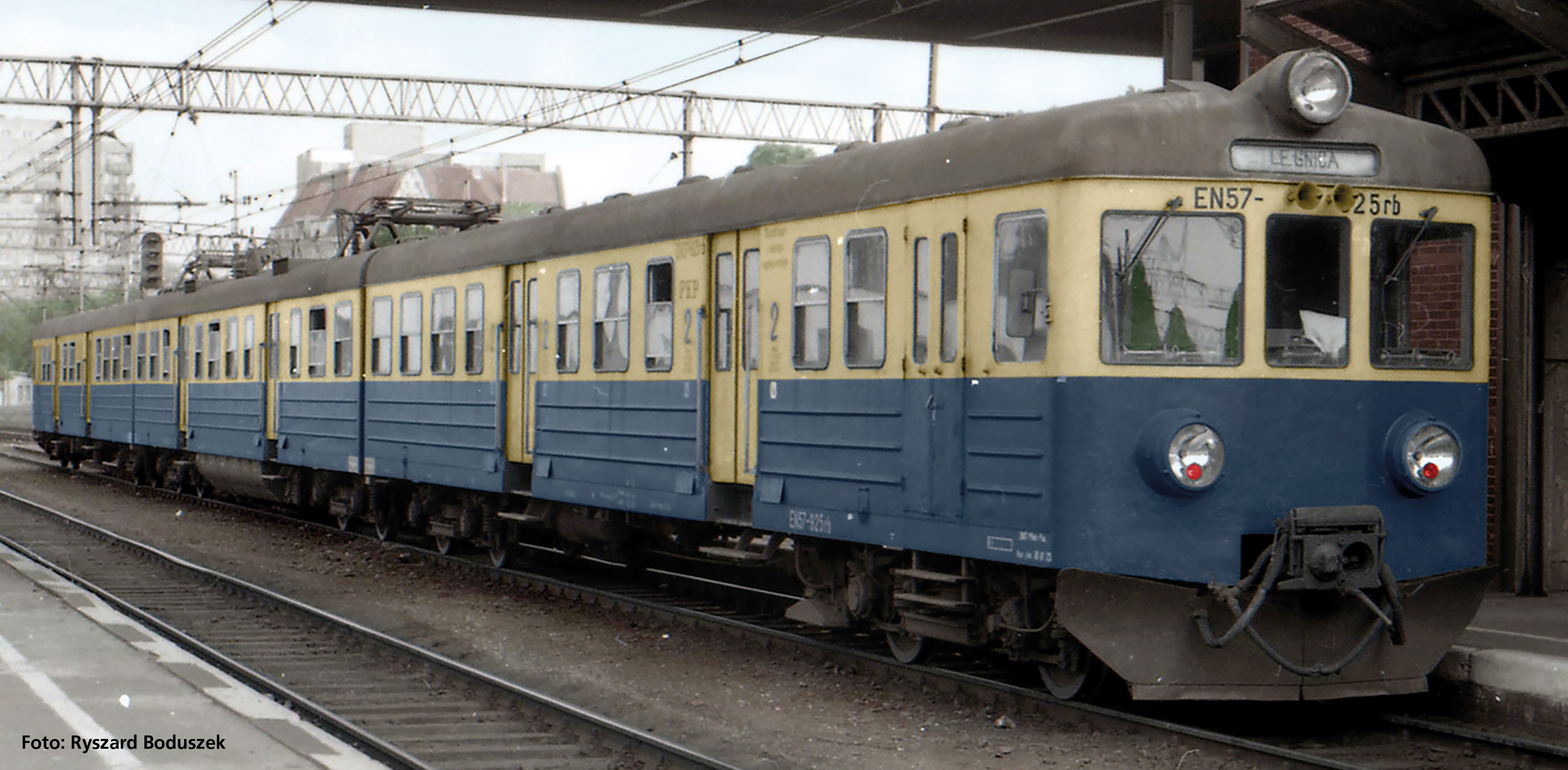 Piko 51453 - ~E-Triebzug/Sound EN 57 PKP IV + PluX